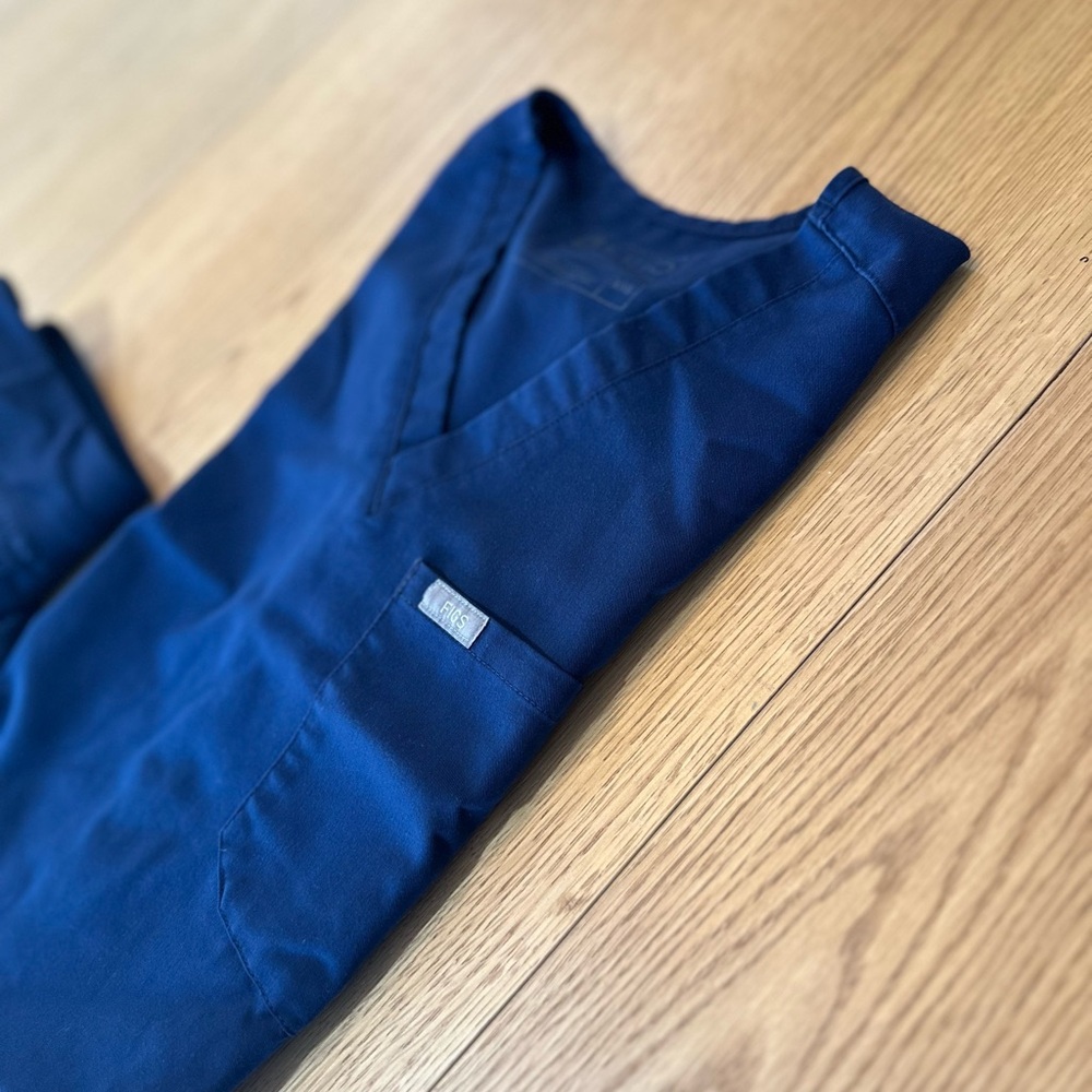 Figs Deep Blue Women's top and bottom scrubs - Picture 7 of 9